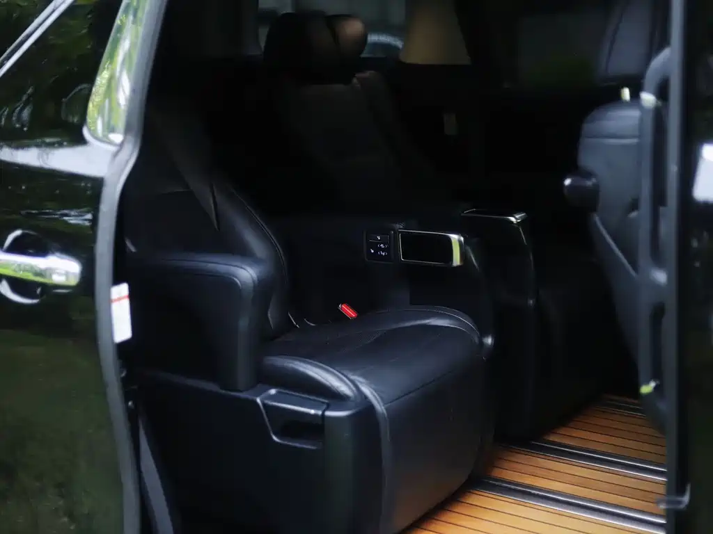 Toyota Vellfire — фото 8