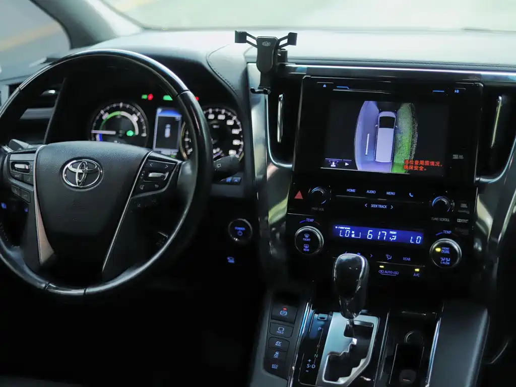 Toyota Vellfire — фото 9
