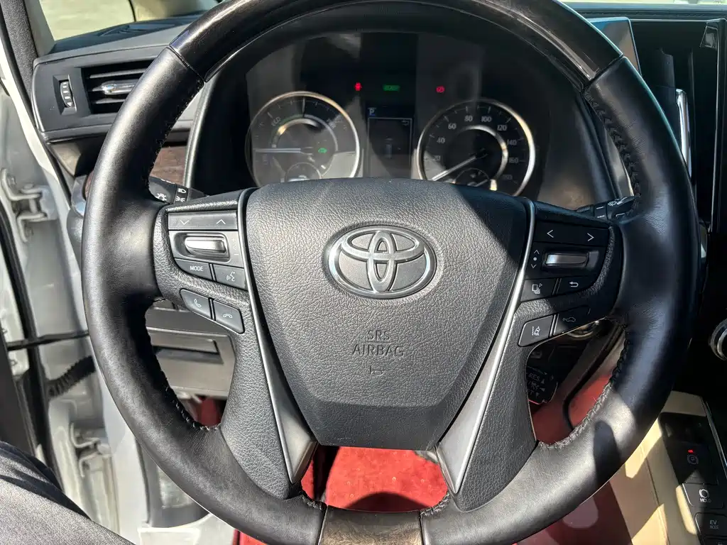 Toyota Vellfire — фото 11