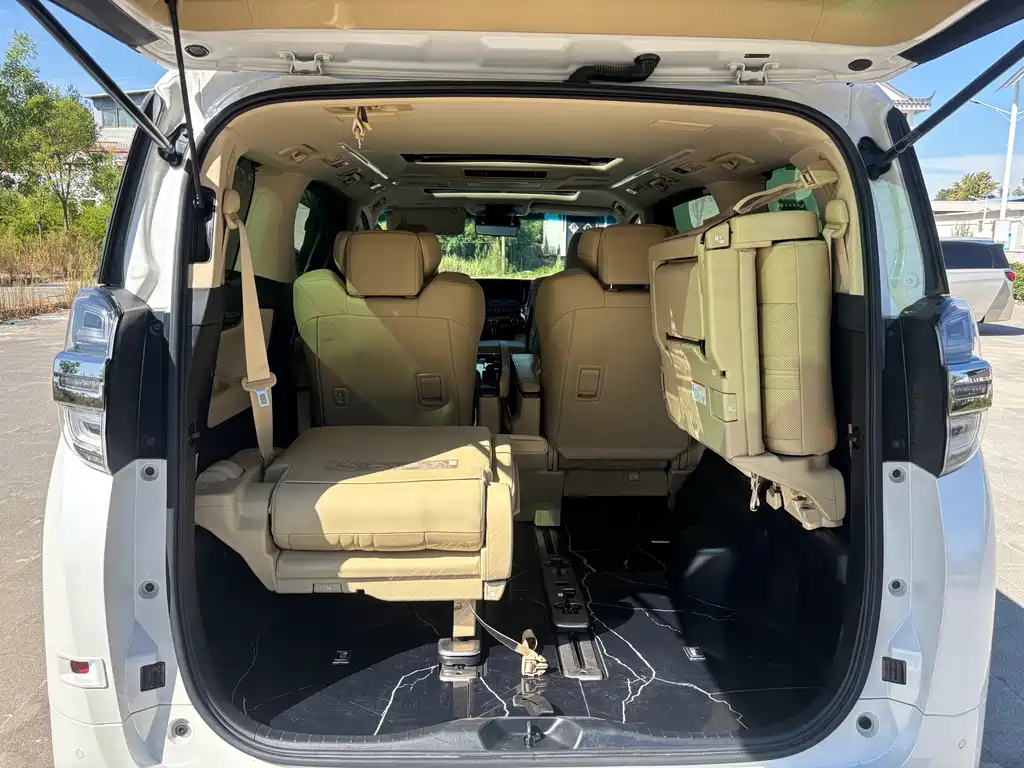 Toyota Vellfire — фото 14