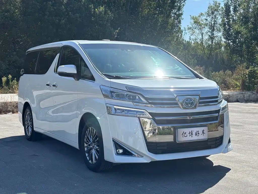 Toyota Vellfire — фото 3