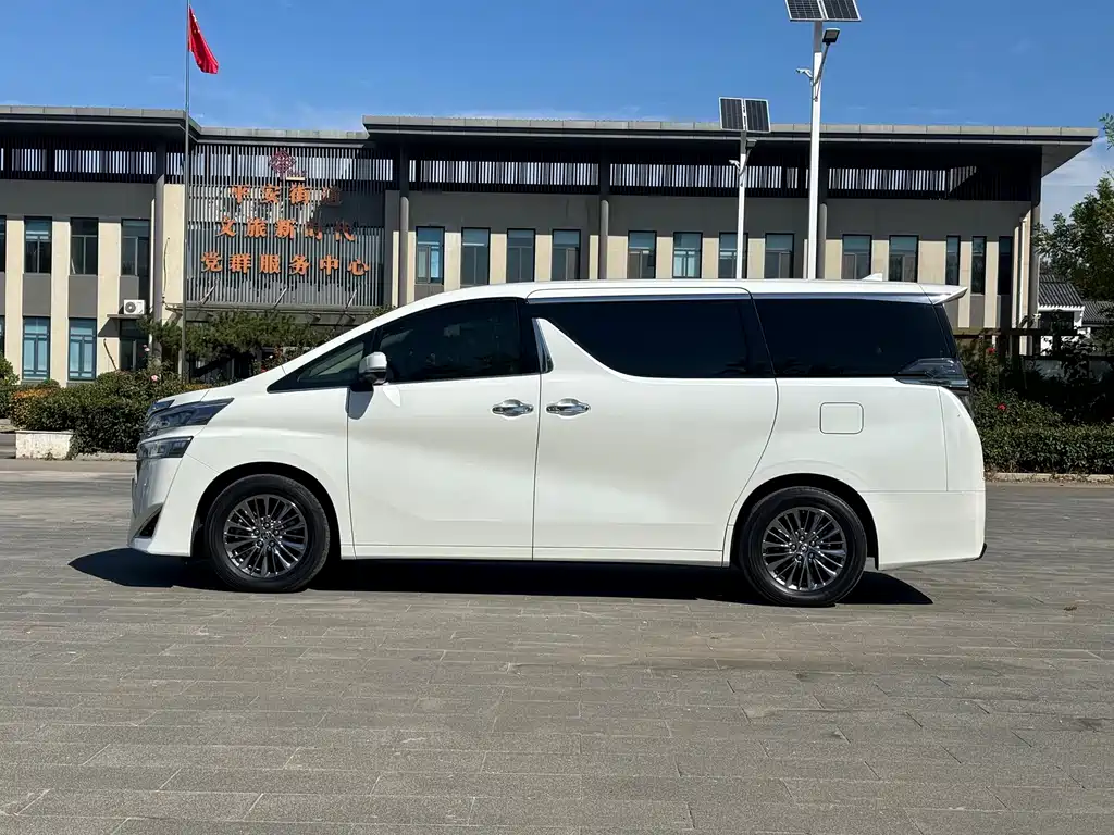 Toyota Vellfire — фото 4