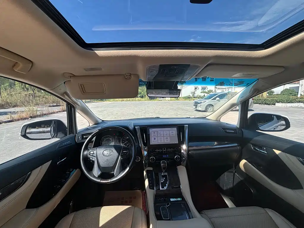 Toyota Vellfire — фото 6