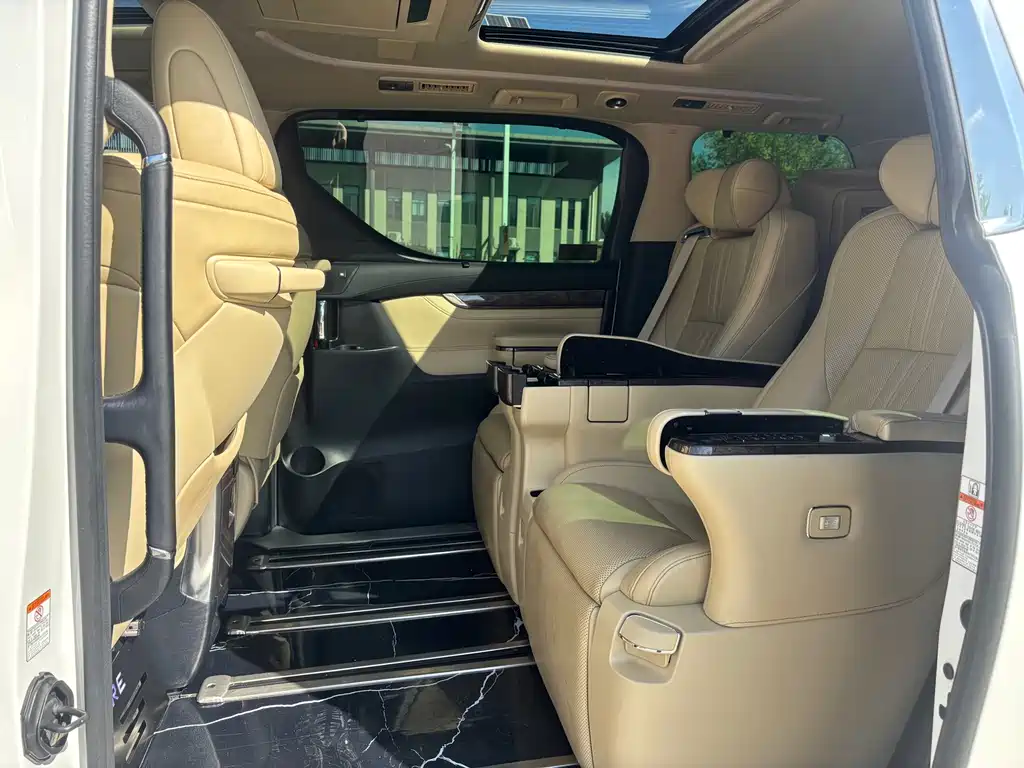Toyota Vellfire — фото 7