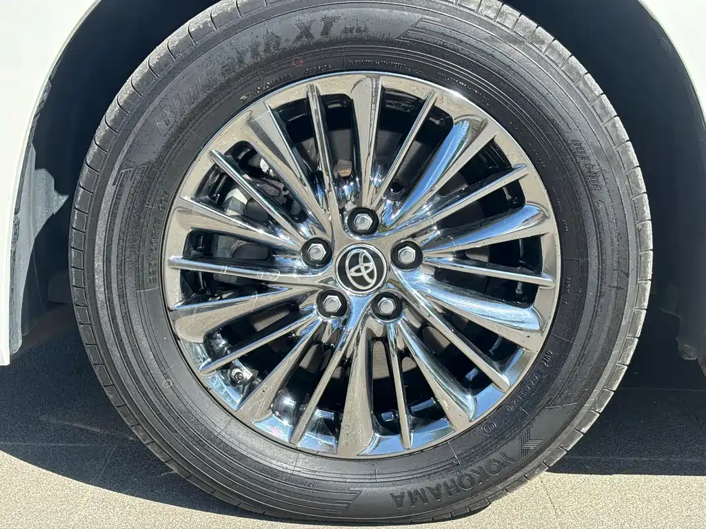 Toyota Vellfire — фото 8