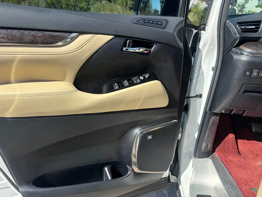 Toyota Vellfire — фото 10