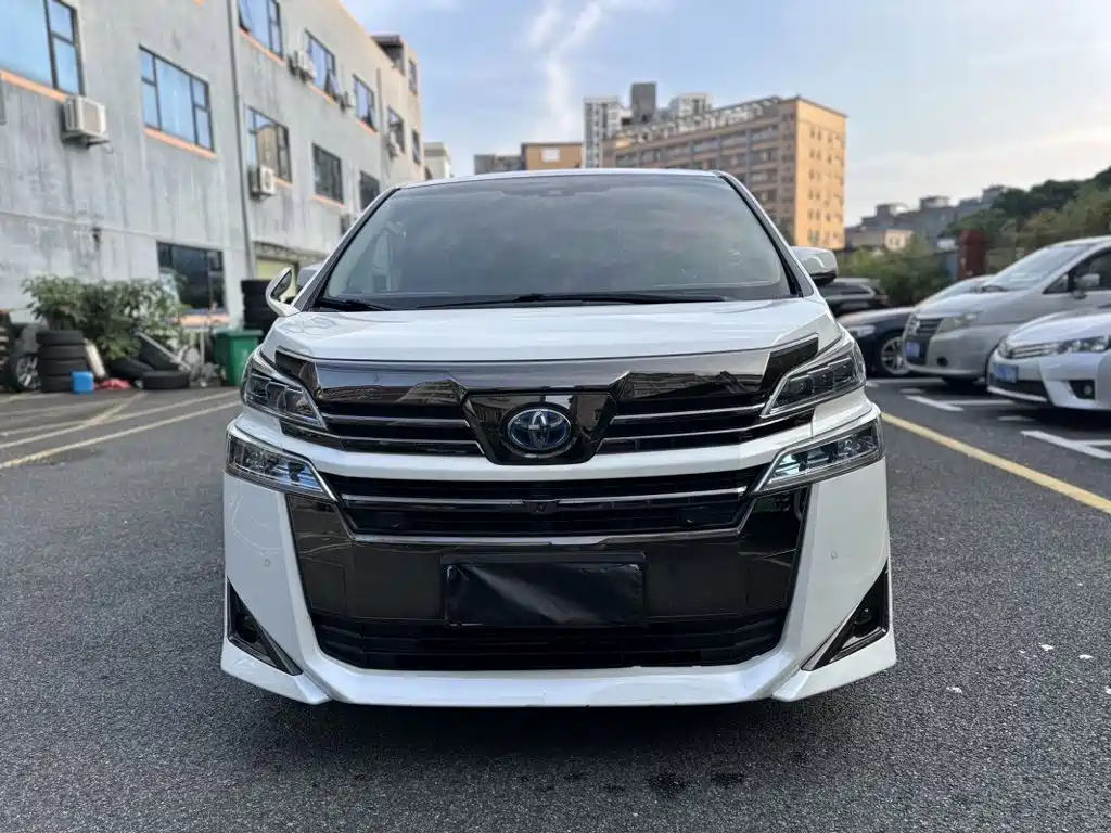 Toyota Vellfire — фото 2