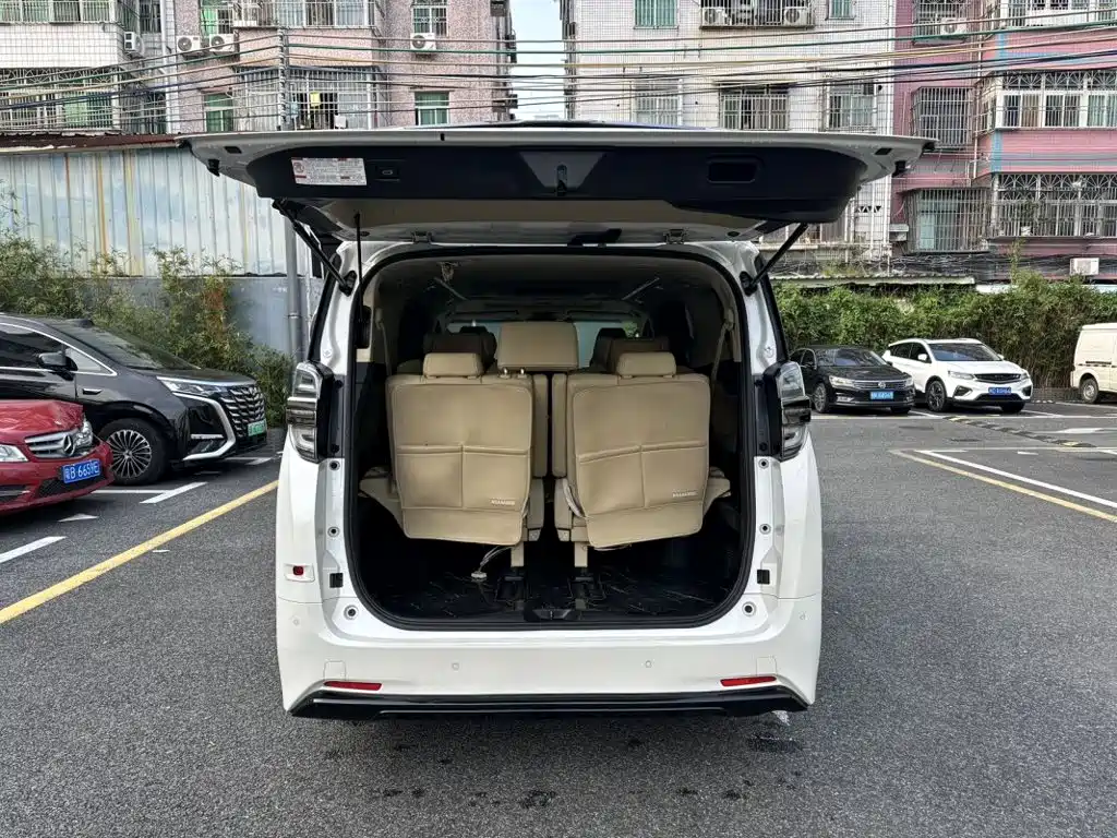 Toyota Vellfire — фото 14