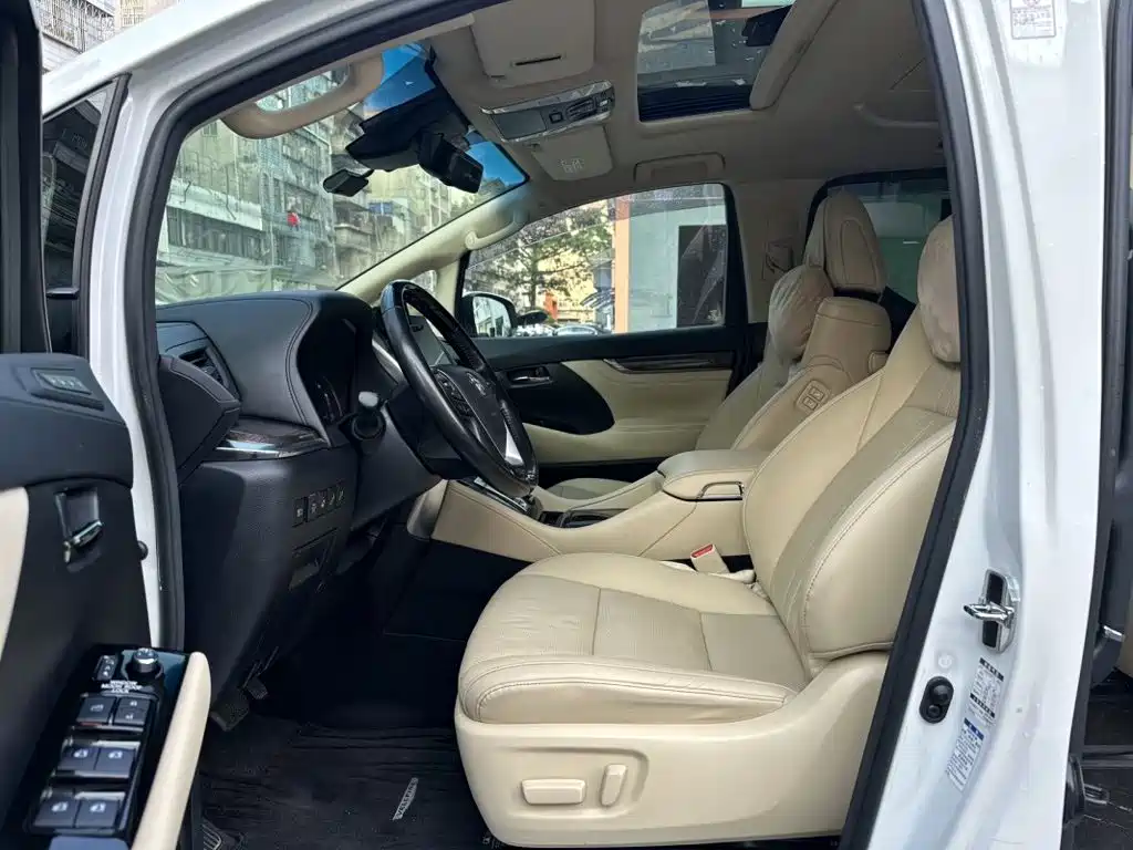 Toyota Vellfire — фото 4