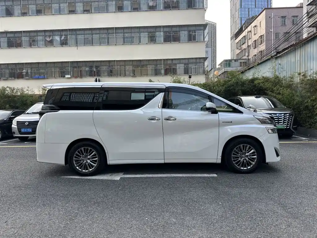 Toyota Vellfire — фото 6