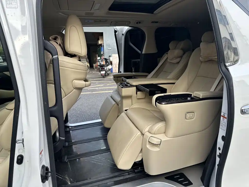 Toyota Vellfire — фото 10