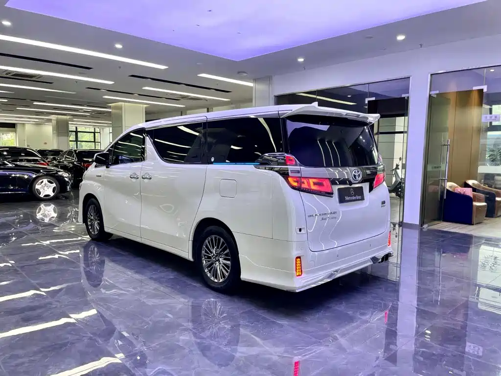 Toyota Vellfire — фото 4
