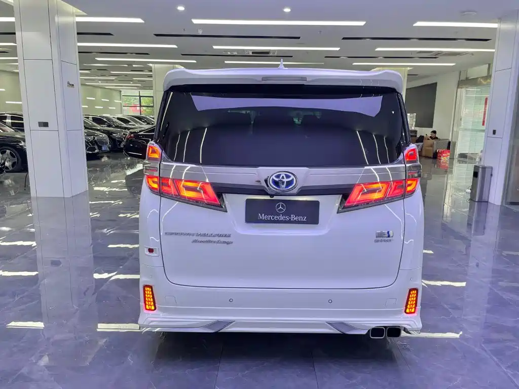 Toyota Vellfire — фото 5