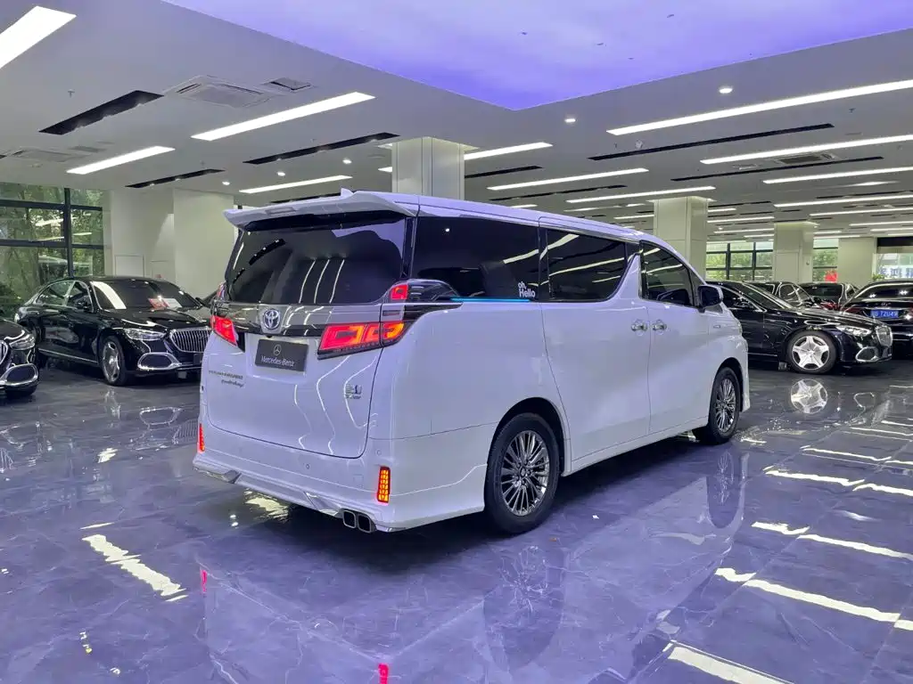 Toyota Vellfire — фото 6