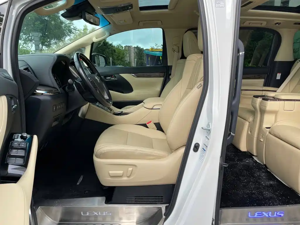 Toyota Vellfire — фото 8
