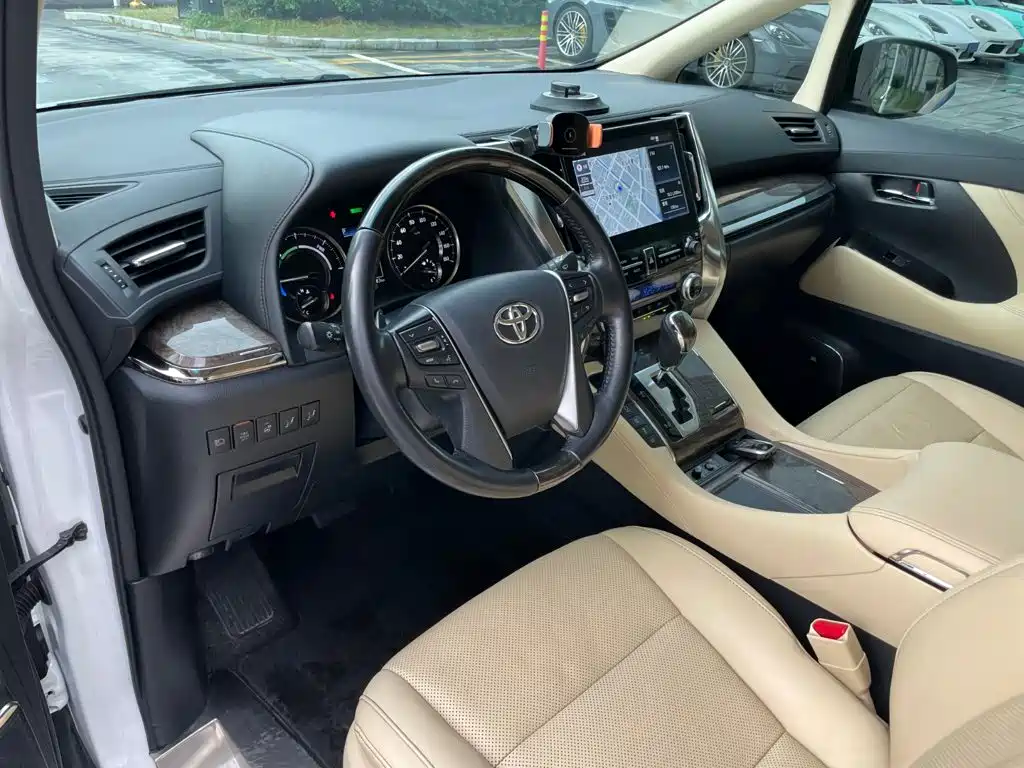 Toyota Vellfire — фото 9