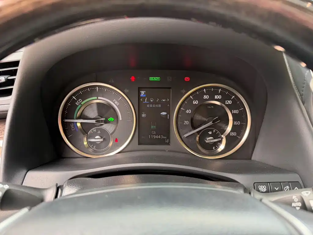 Toyota Alphard — фото 14