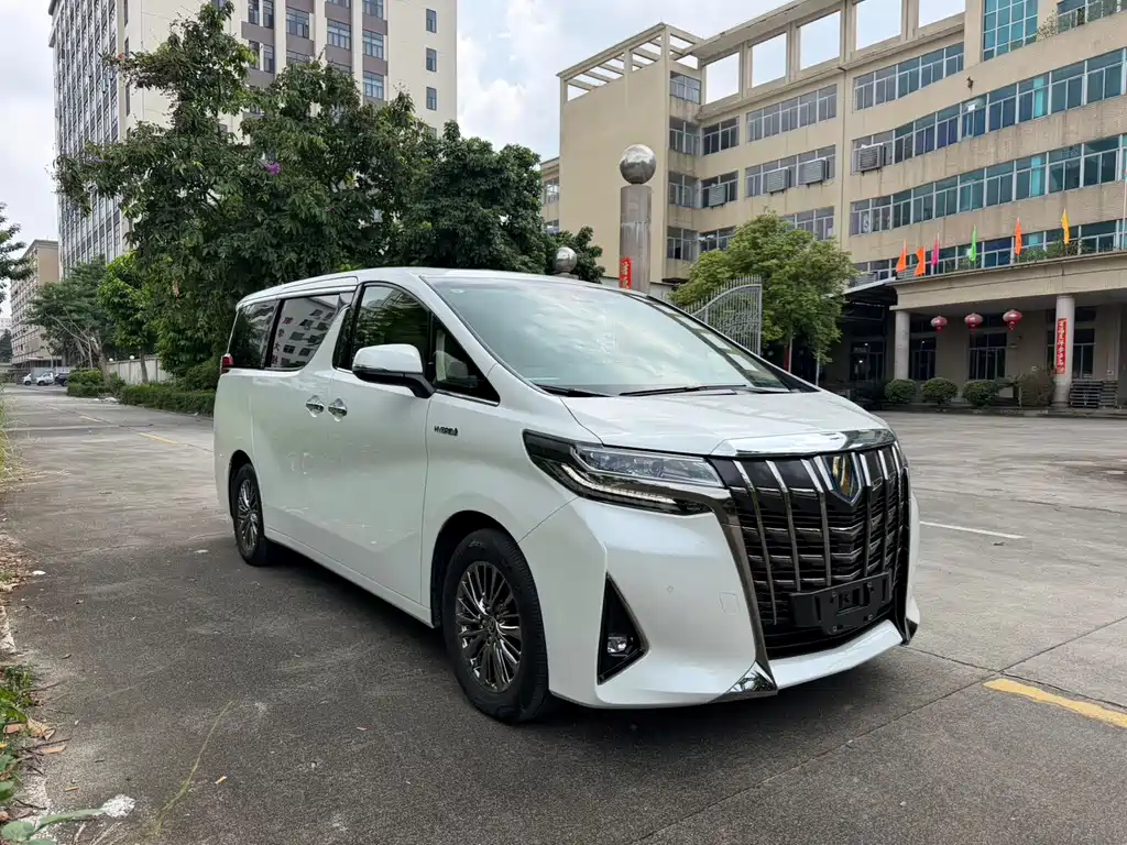 Toyota Alphard — фото 3