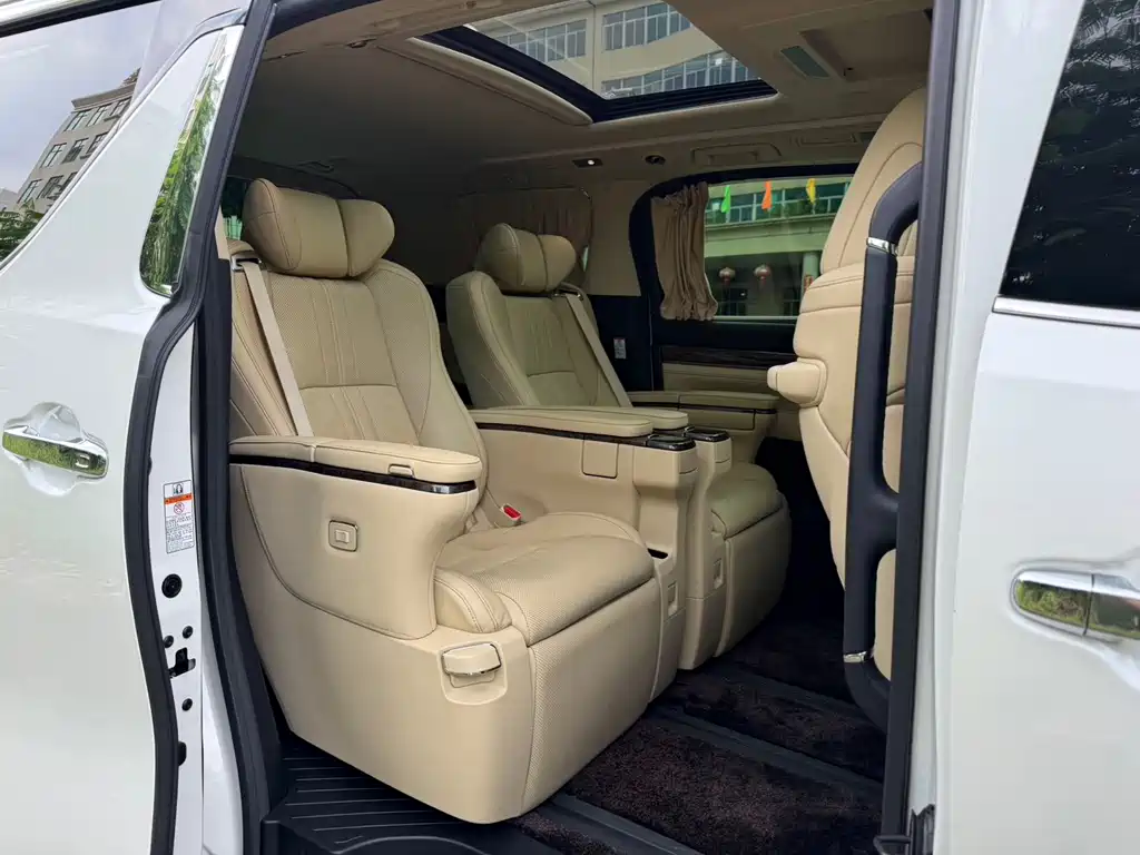 Toyota Alphard — фото 22