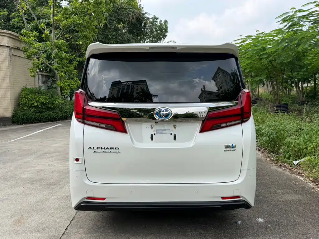 Toyota Alphard — фото 6
