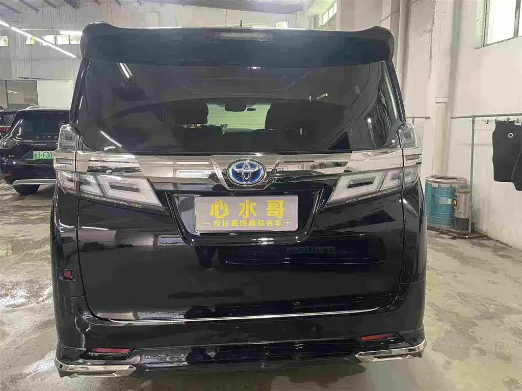 Toyota Vellfire — фото 3