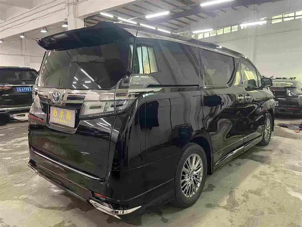 Toyota Vellfire — фото 4