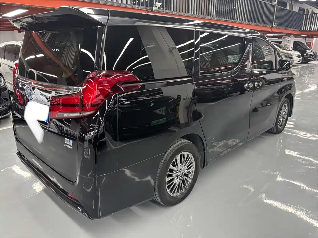 Toyota Alphard — фото 17