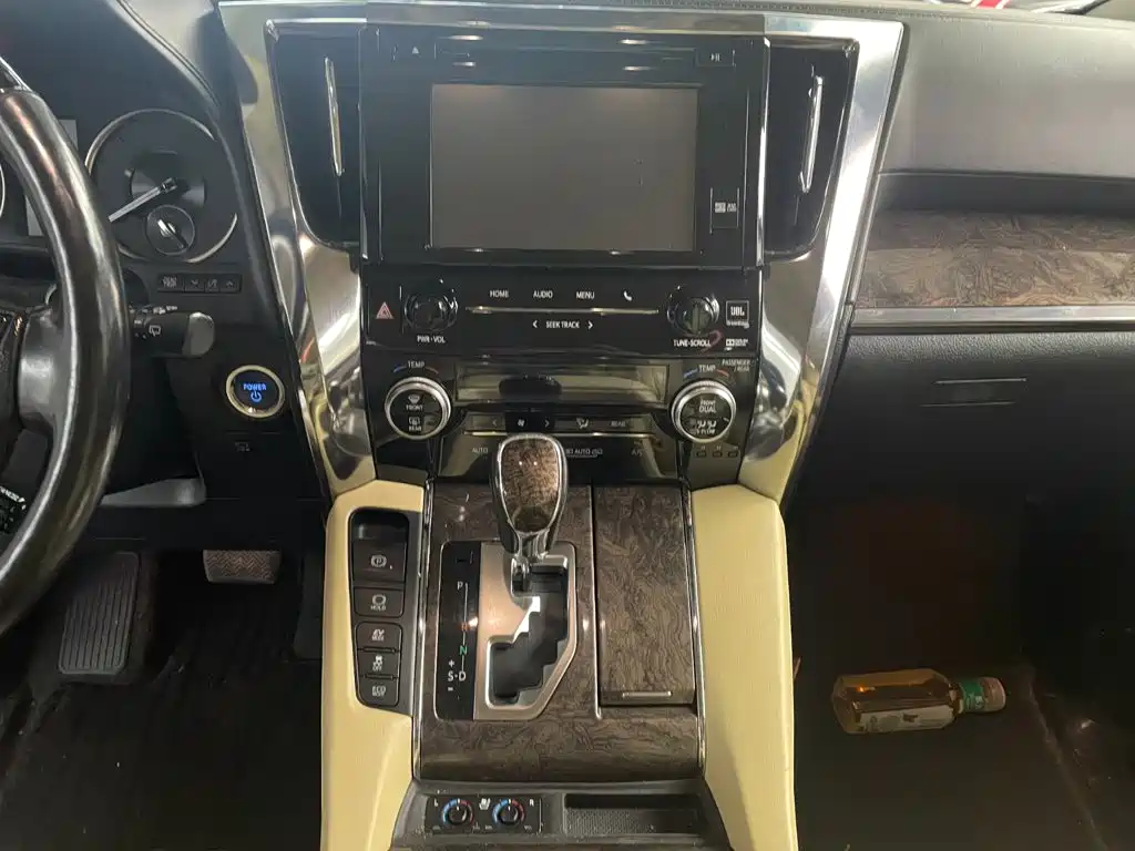 Toyota Vellfire — фото 11