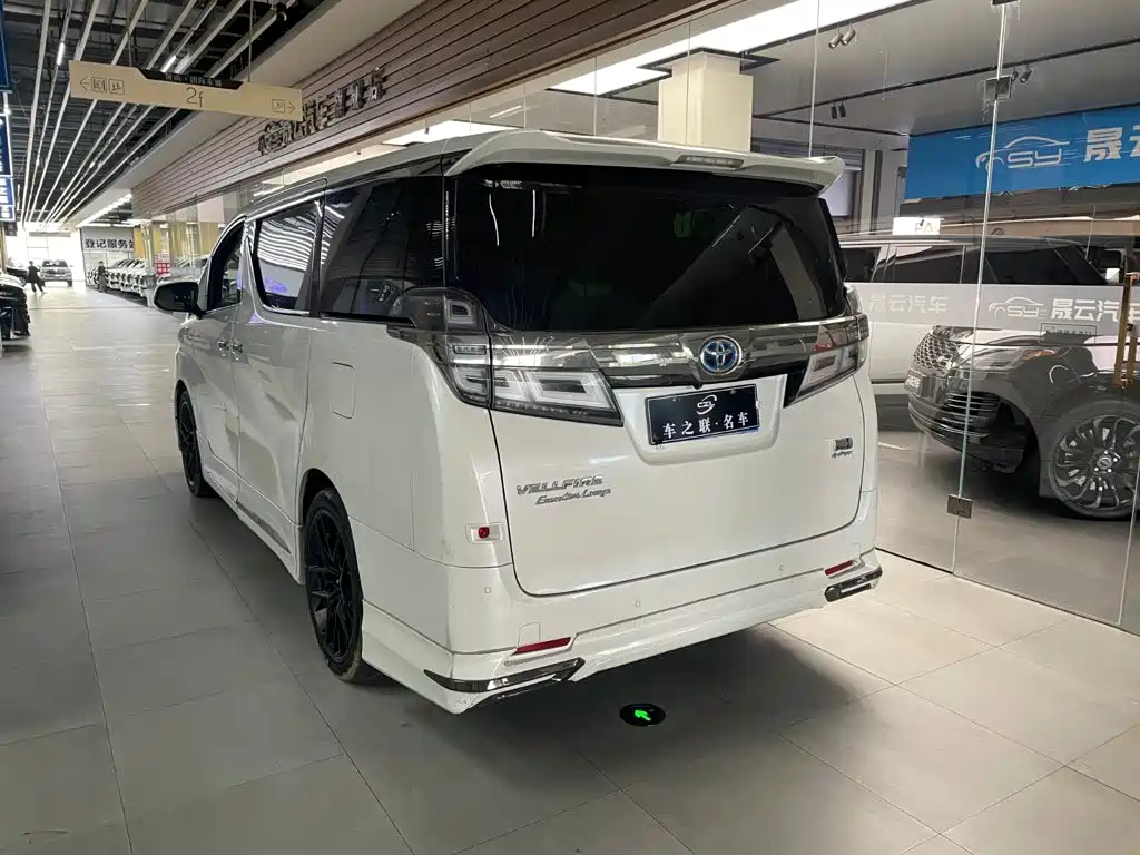 Toyota Vellfire — фото 4