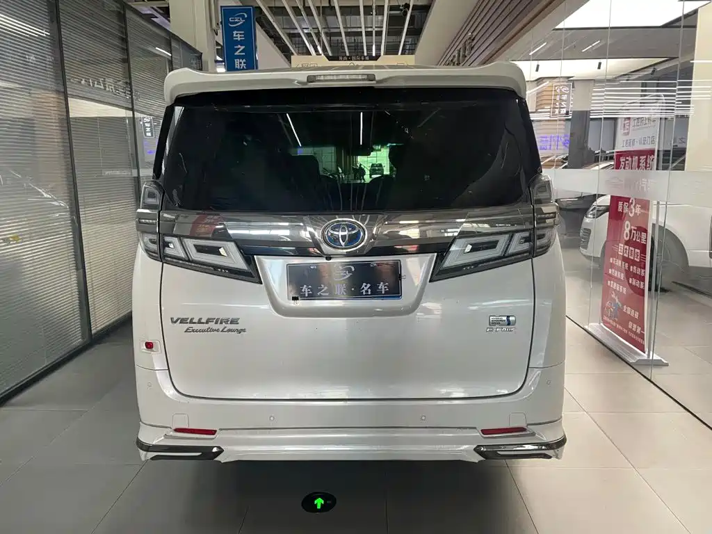 Toyota Vellfire — фото 5