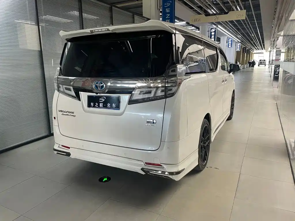 Toyota Vellfire — фото 6