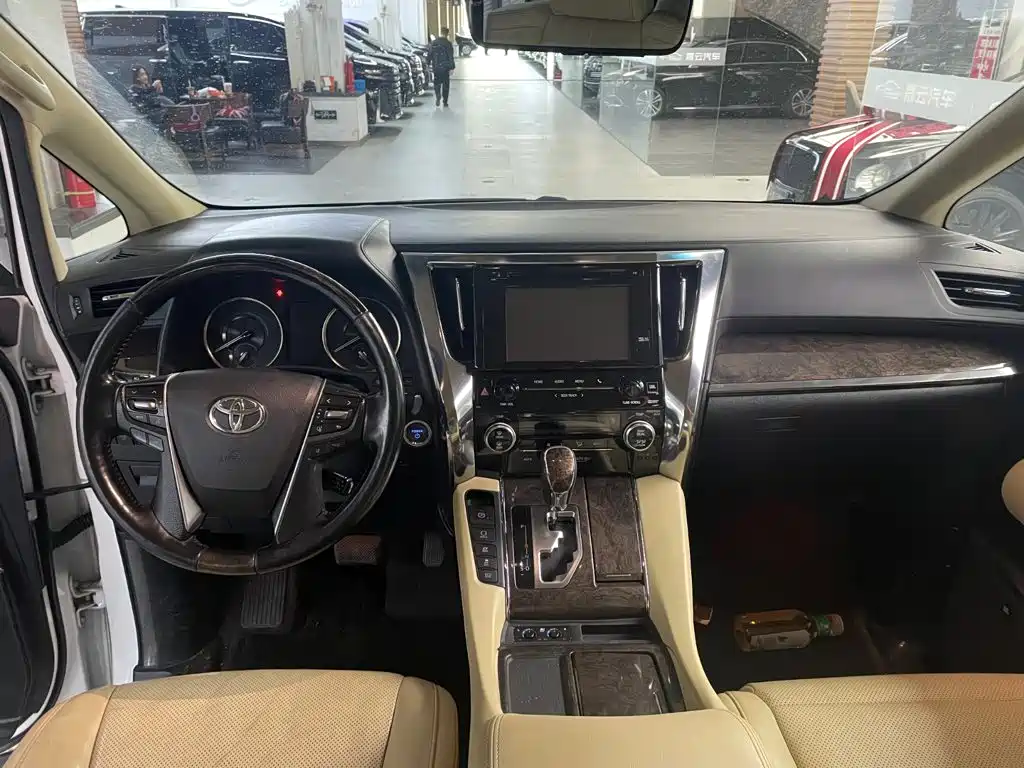 Toyota Vellfire — фото 7