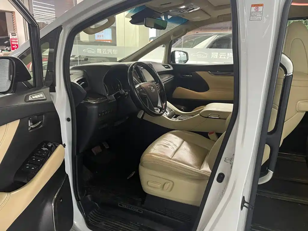 Toyota Vellfire — фото 8
