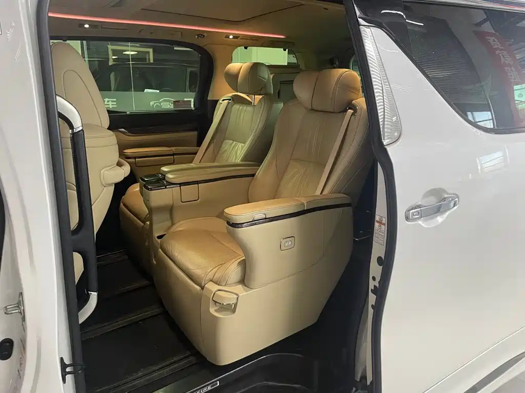 Toyota Vellfire — фото 9