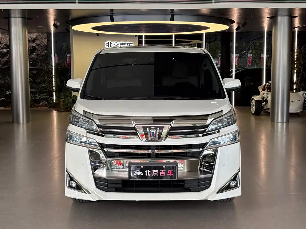Toyota Vellfire — фото 2