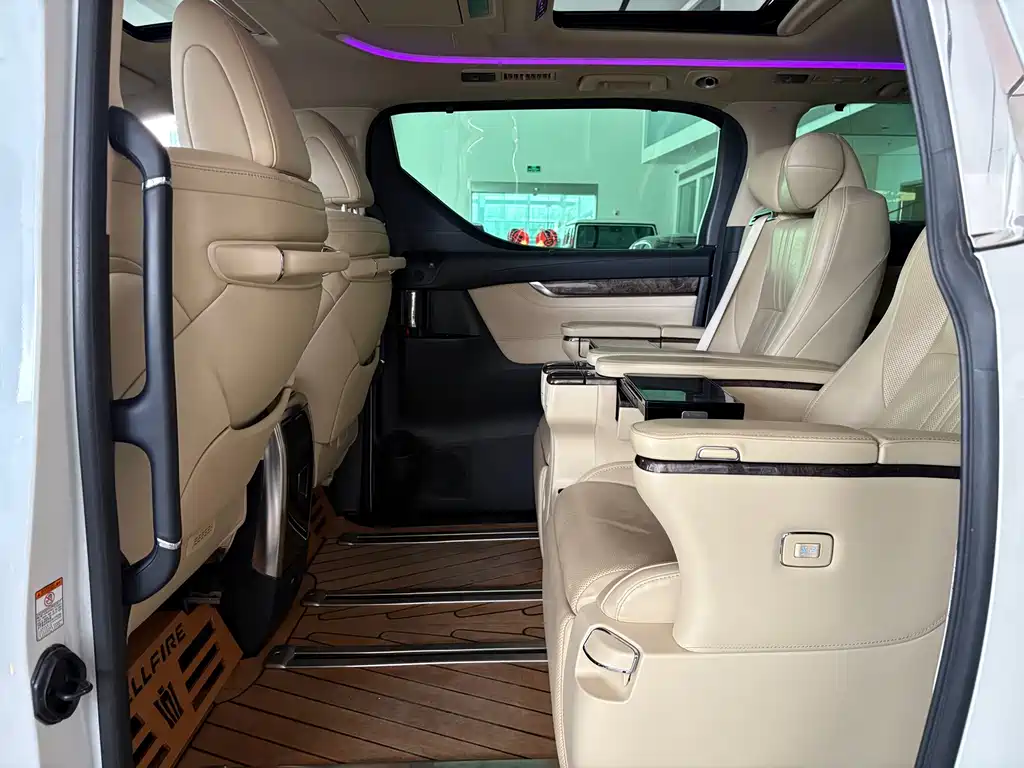 Toyota Vellfire — фото 11