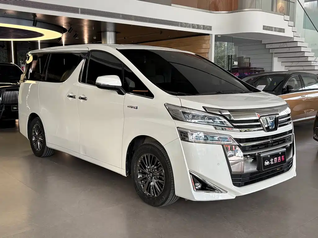 Toyota Vellfire — фото 3