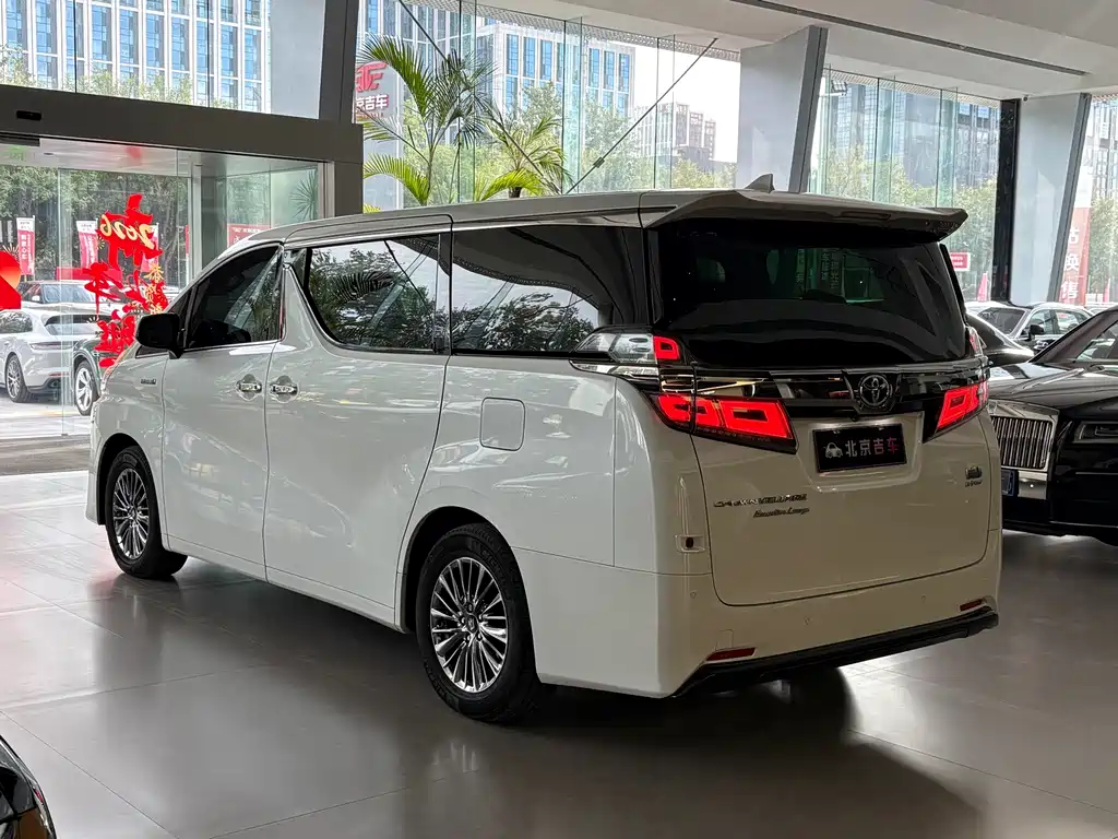 Toyota Vellfire — фото 24