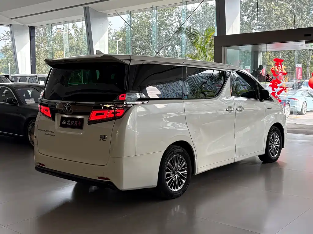 Toyota Vellfire — фото 25