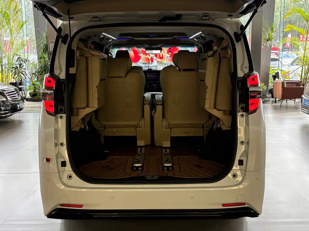 Toyota Vellfire — фото 26