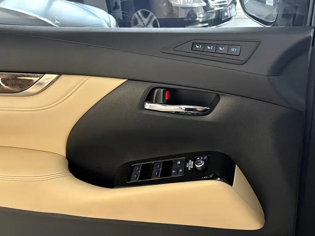 Toyota Vellfire — фото 7