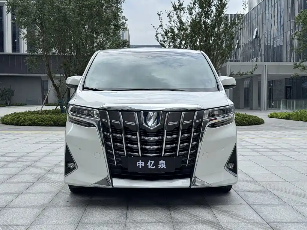 Toyota Alphard — фото 2