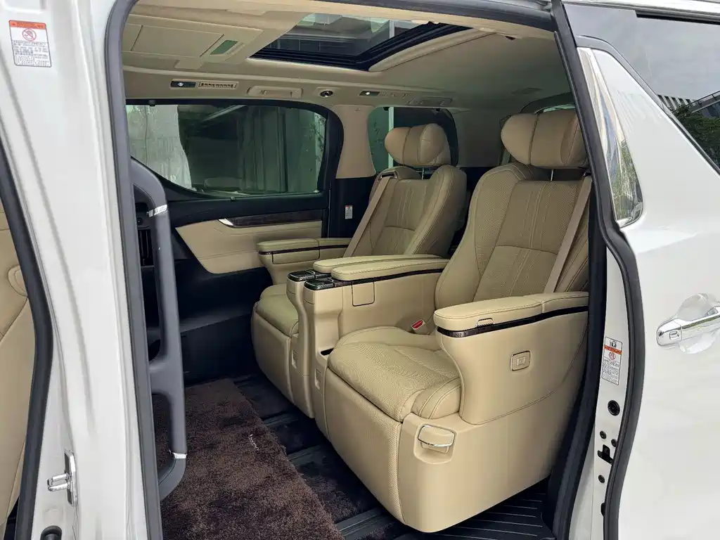 Toyota Alphard — фото 15