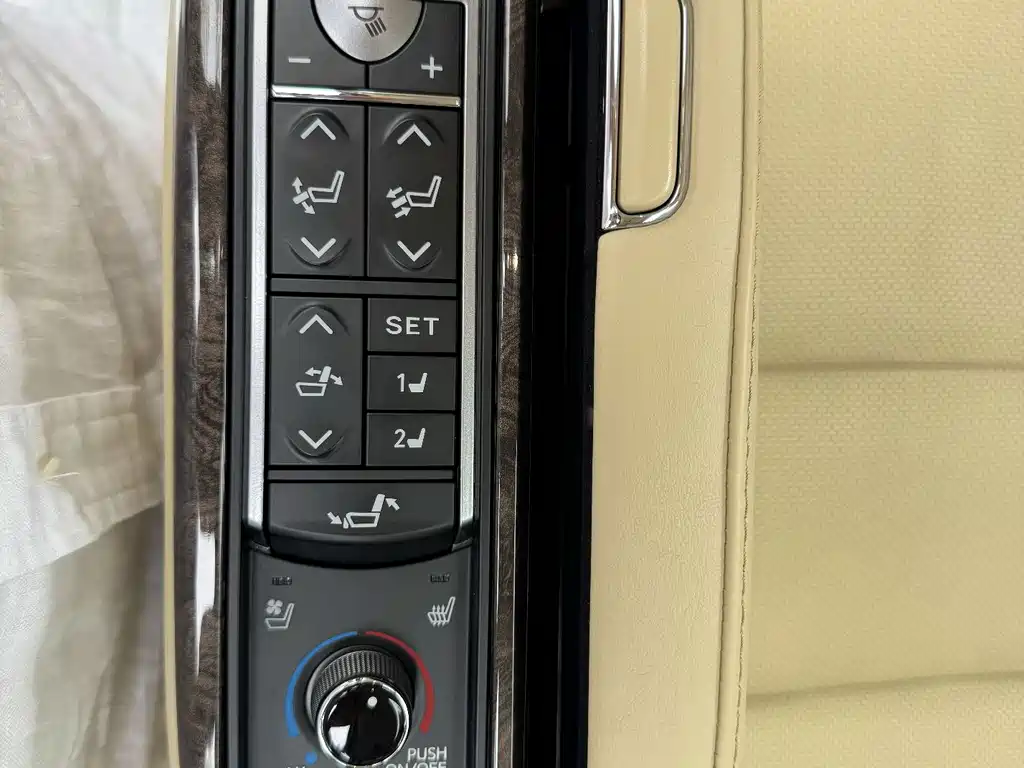 Toyota Alphard — фото 19