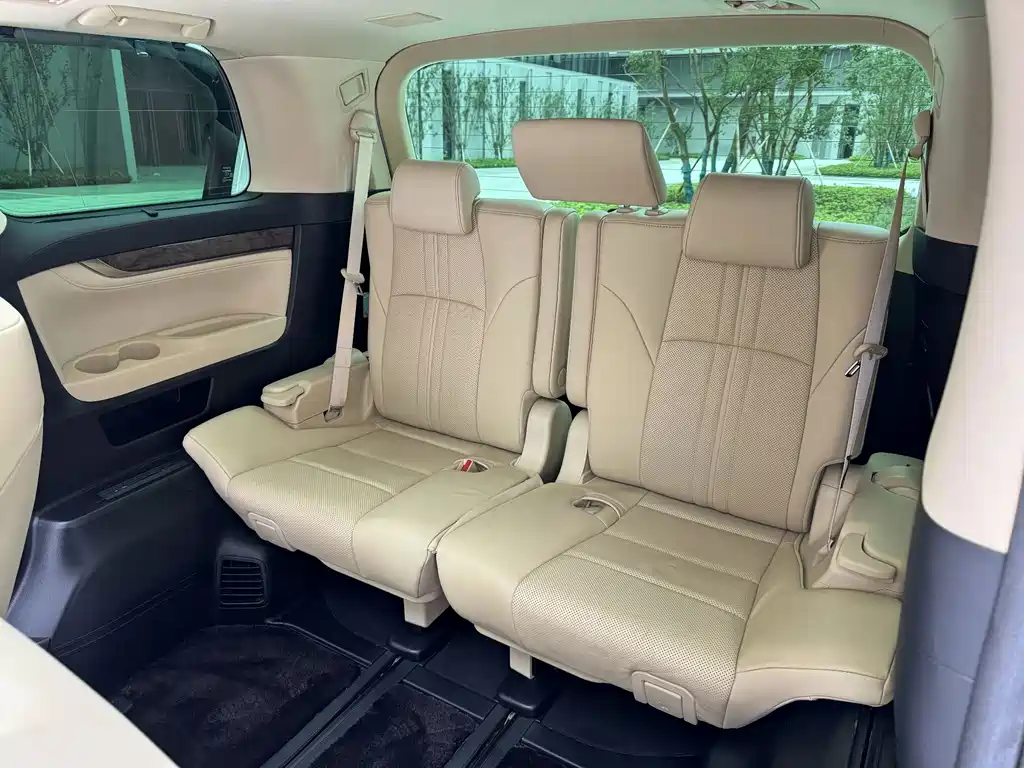 Toyota Alphard — фото 20
