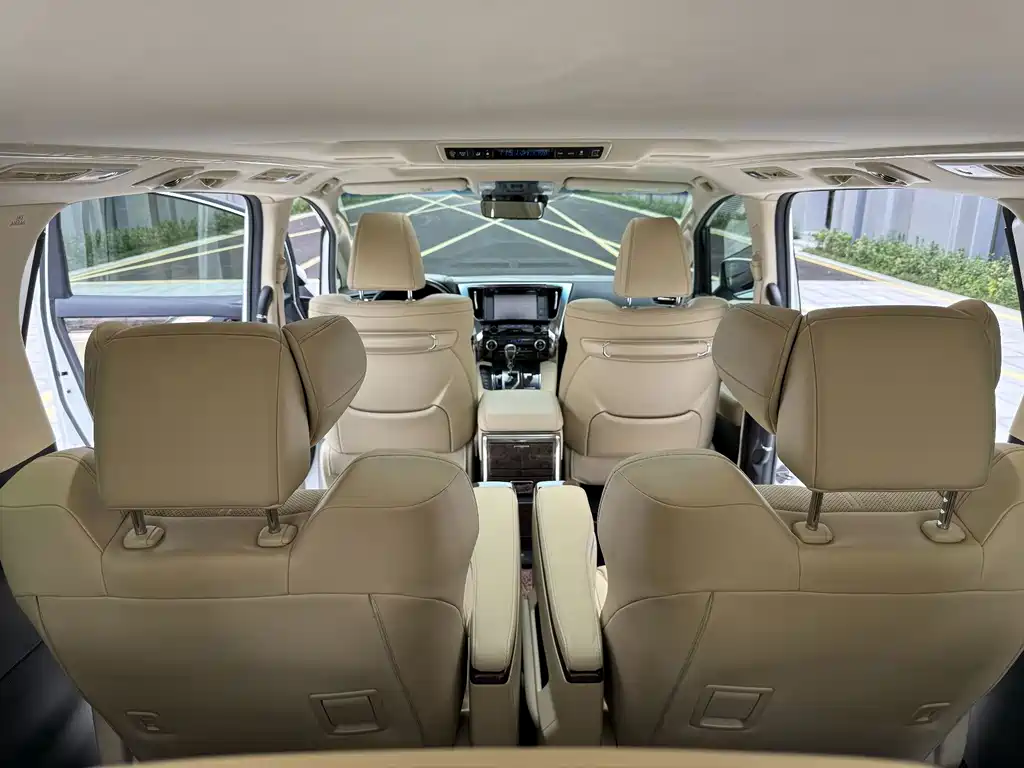 Toyota Alphard — фото 21