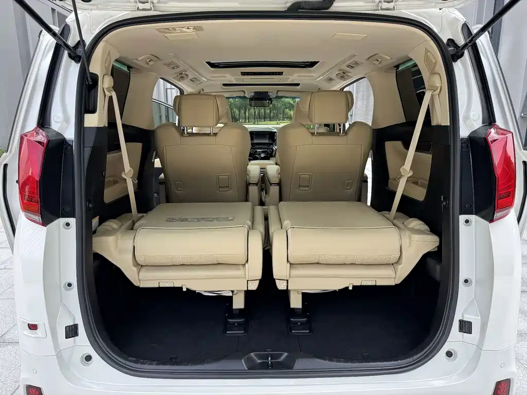 Toyota Alphard — фото 22