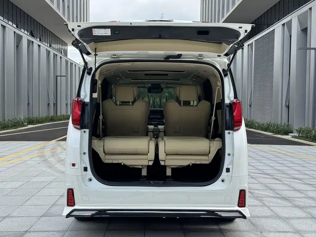 Toyota Alphard — фото 23