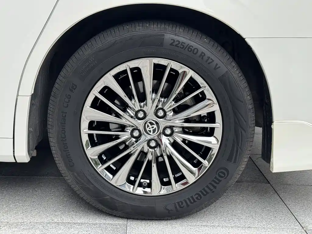 Toyota Alphard — фото 24