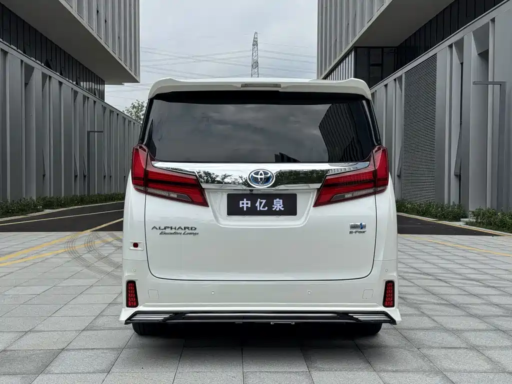 Toyota Alphard — фото 4
